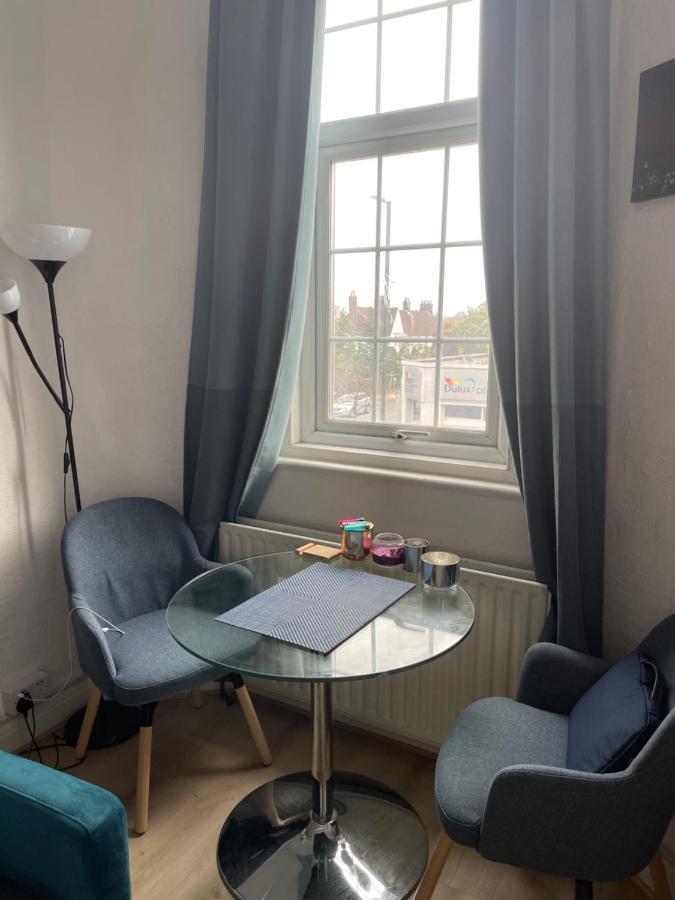 Studio Flat London Finchley Rd Nw11 Exterior photo